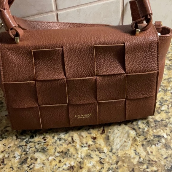Elegant Brown Woven Crossbody Bag - Picture 3 of 11
